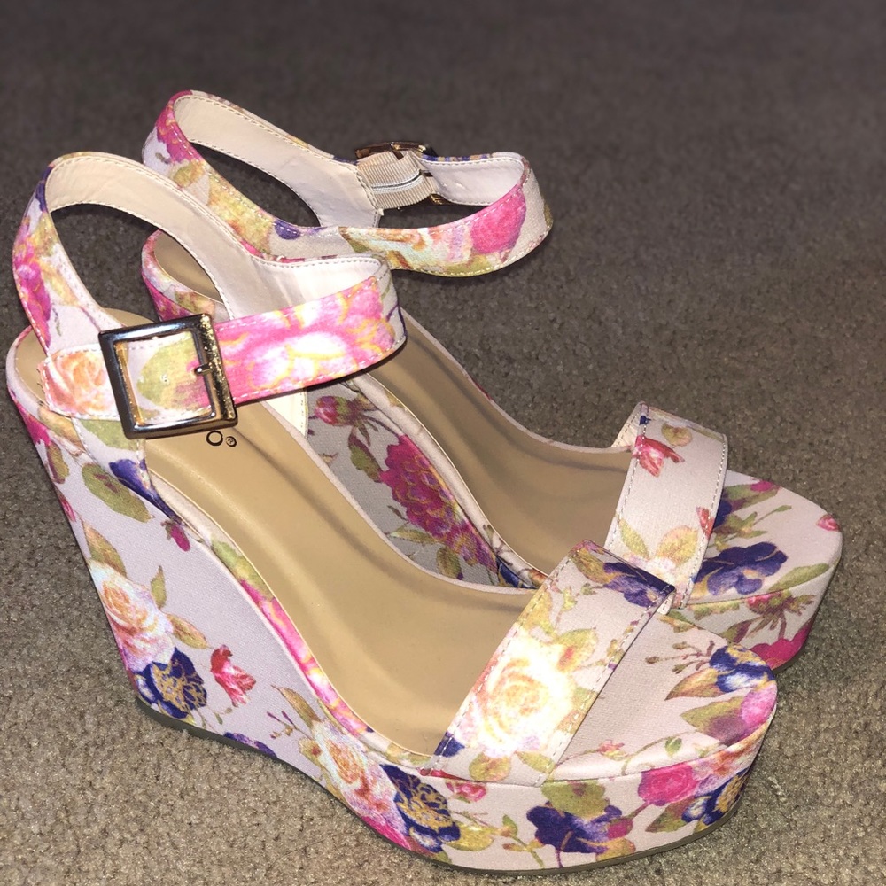 Floral wedges